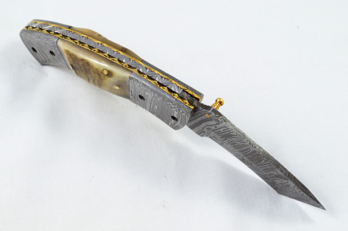 A Beautiful Handmade Damascus Steel Bladed Engraved Rams Horn Scaled Pocket Knife - Image 6
