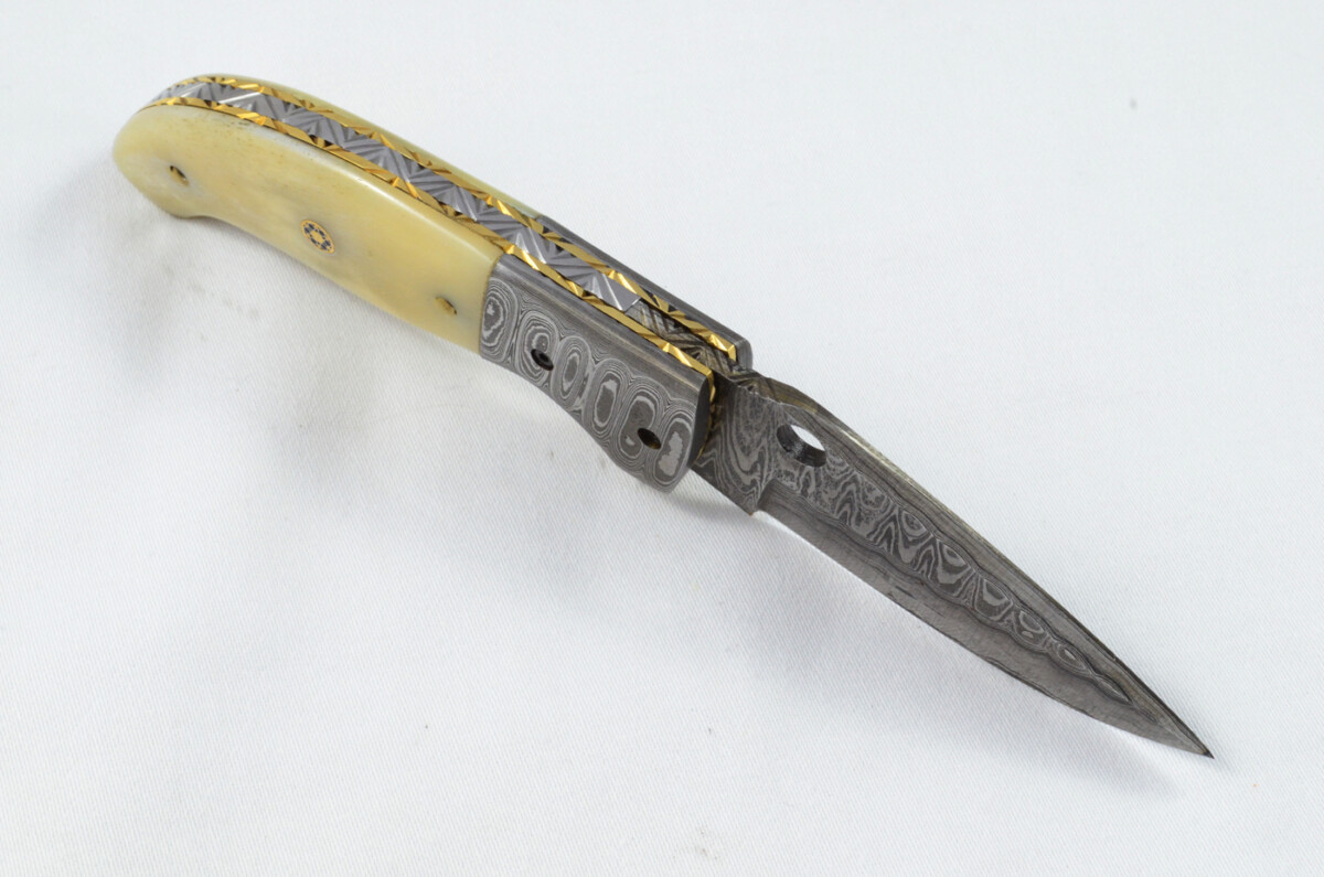 A Beautiful Handmade Damascus Steel Bladed Engraved Camel Bone Scaled Pocket Knife - Image 8