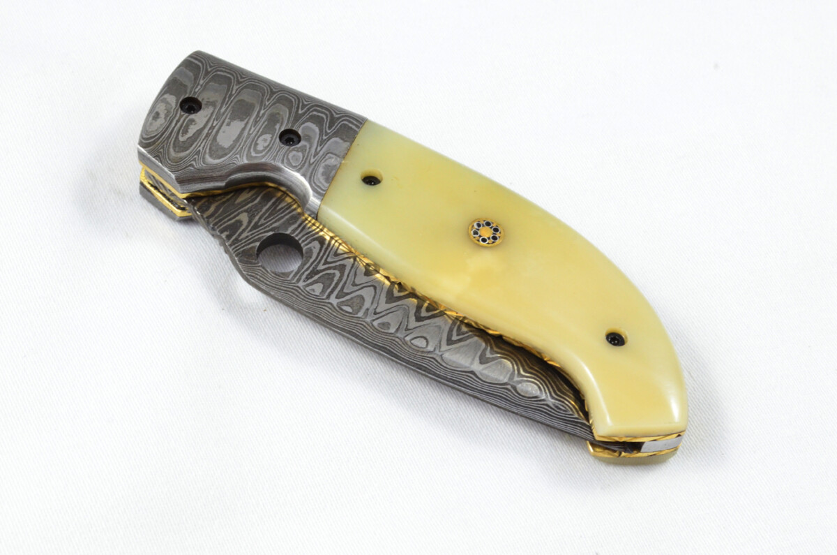 A Beautiful Handmade Damascus Steel Bladed Engraved Camel Bone Scaled Pocket Knife - Image 7
