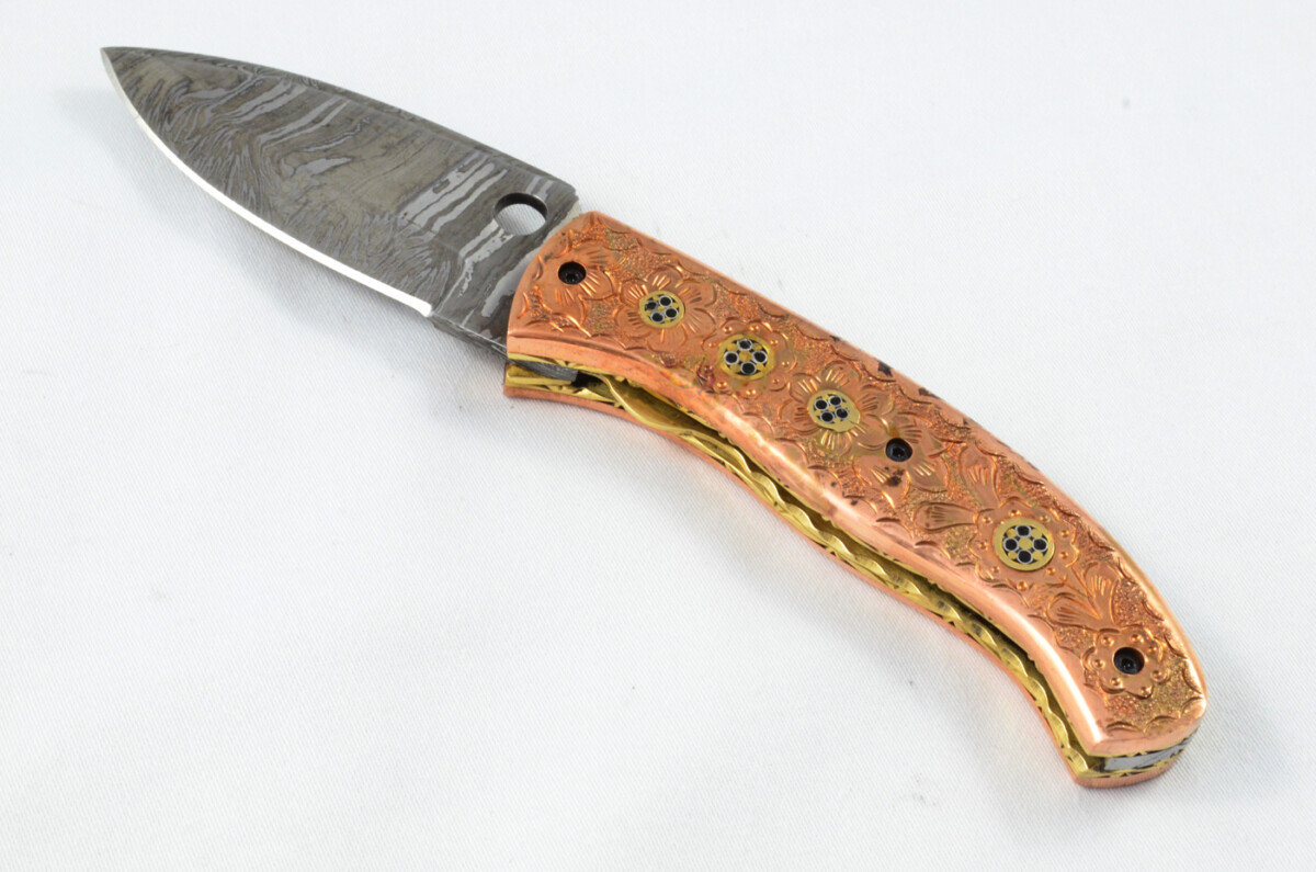 A Beautiful Handmade Damascus Steel Bladed Engraved Bronze Scaled Pocket Knife - Image 2