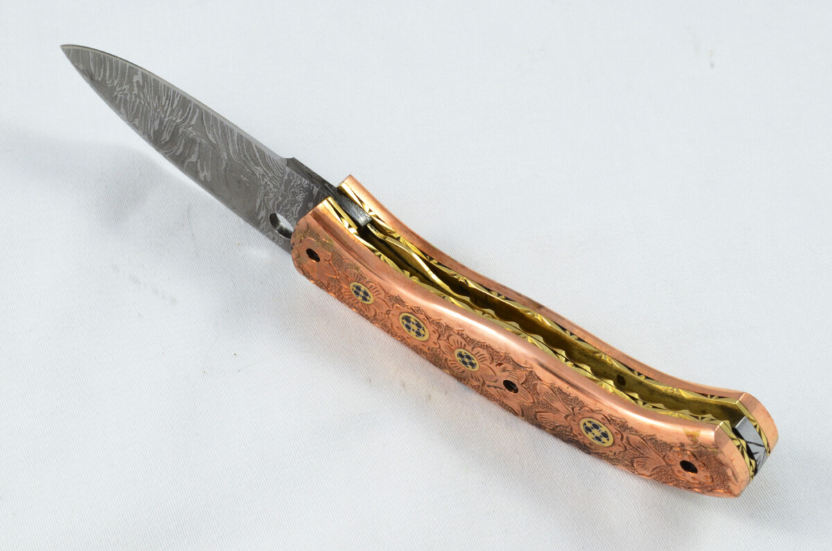A Beautiful Handmade Damascus Steel Bladed Engraved Bronze Scaled Pocket Knife - Image 3