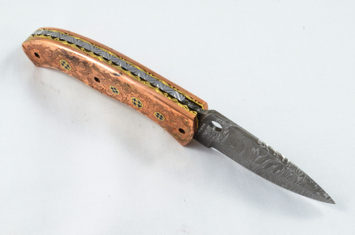 A Beautiful Handmade Damascus Steel Bladed Engraved Bronze Scaled Pocket Knife - Image 6