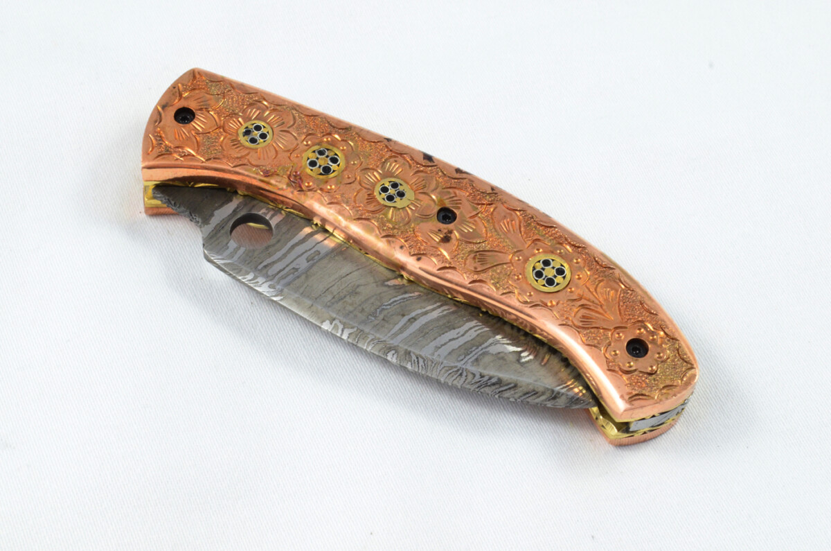 A Beautiful Handmade Damascus Steel Bladed Engraved Bronze Scaled Pocket Knife - Image 7