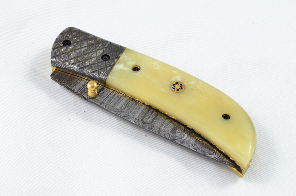 A Beautiful Handmade Damascus Steel Bladed Engraved Camel Bone Scaled Pocket Knife - Image 7