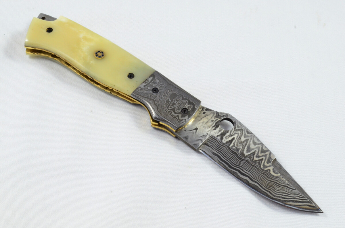 A Beautiful Handmade Damascus Steel Bladed Engraved Camel Bone Scaled Pocket Knife - Image 7
