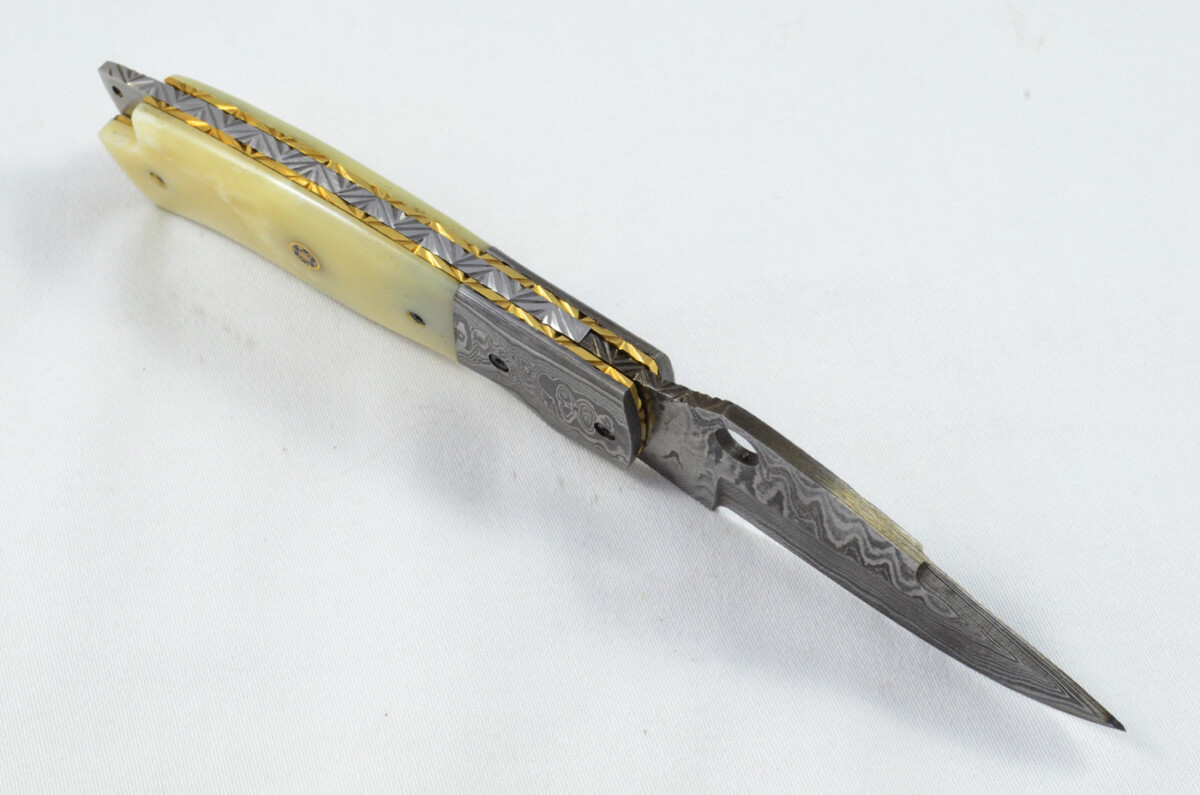 A Beautiful Handmade Damascus Steel Bladed Engraved Camel Bone Scaled Pocket Knife - Image 6