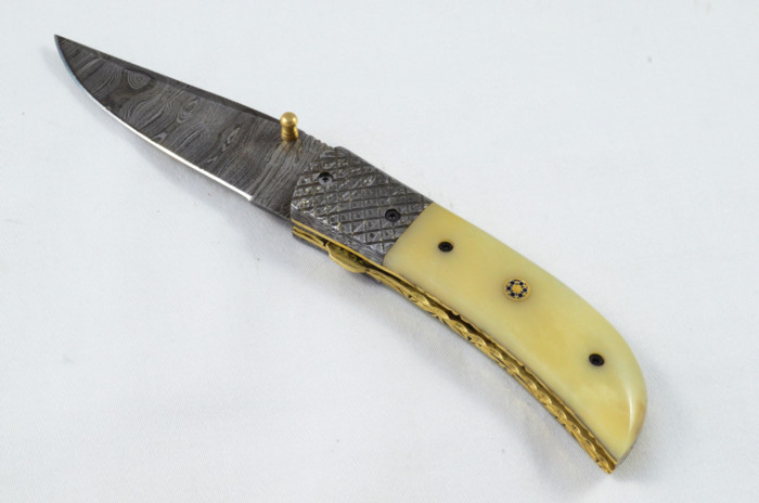 A Beautiful Handmade Damascus Steel Bladed Engraved Camel Bone Scaled Pocket Knife - Image 5