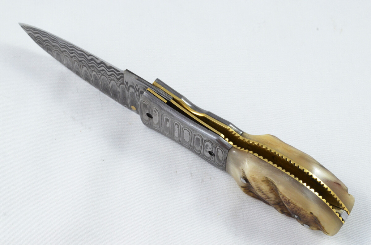A Beautiful Handmade Damascus Steel Bladed Engraved Rams Horn Scaled Pocket Knife - Image 6