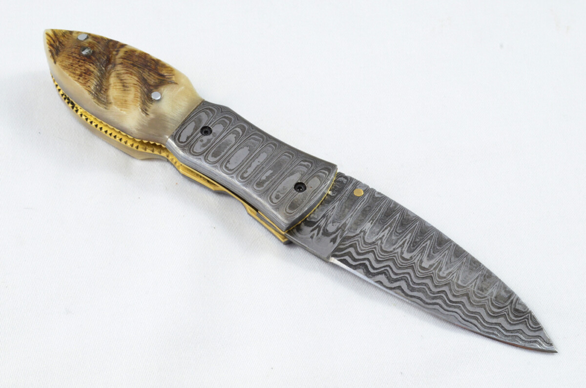 A Beautiful Handmade Damascus Steel Bladed Engraved Rams Horn Scaled Pocket Knife - Image 5