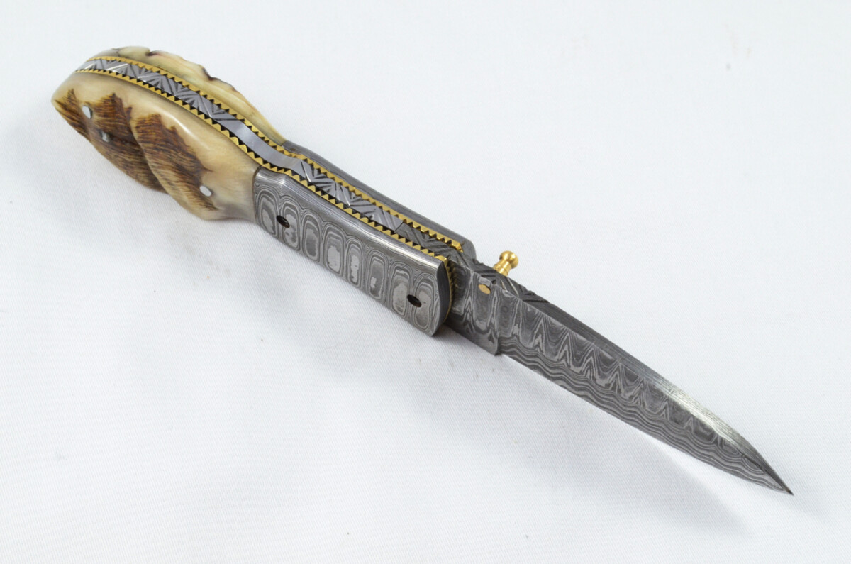 A Beautiful Handmade Damascus Steel Bladed Engraved Rams Horn Scaled Pocket Knife - Image 4