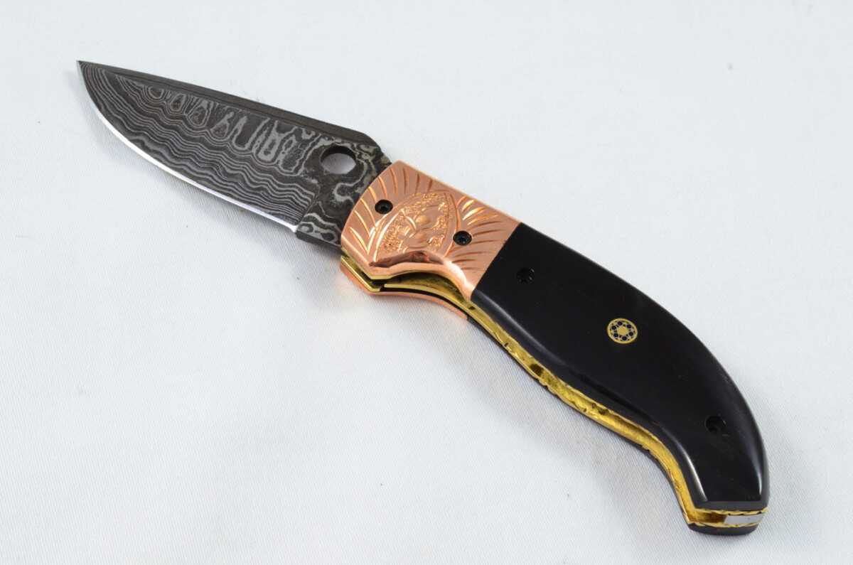 A Beautiful Handmade Damascus Steel Bladed Engraved Buffalo Horn Scaled Pocket Knife - Image 4