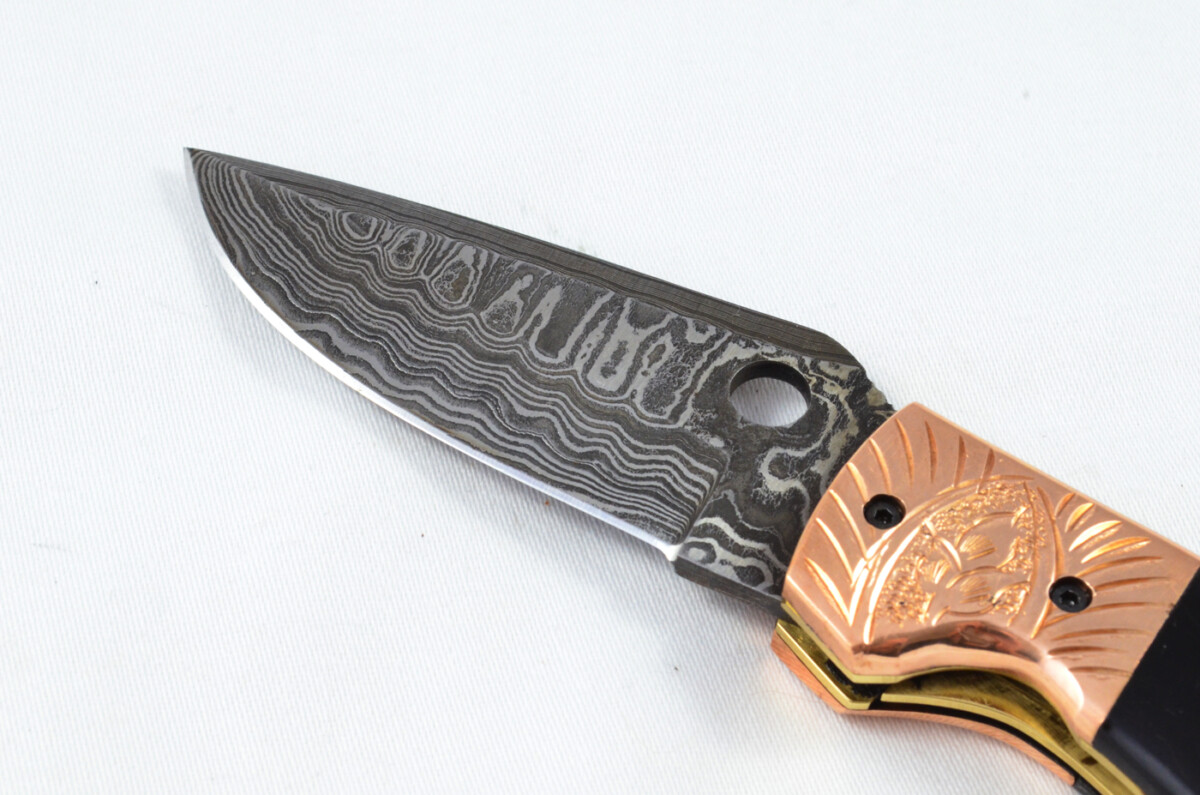 A Beautiful Handmade Damascus Steel Bladed Engraved Buffalo Horn Scaled Pocket Knife - Image 3