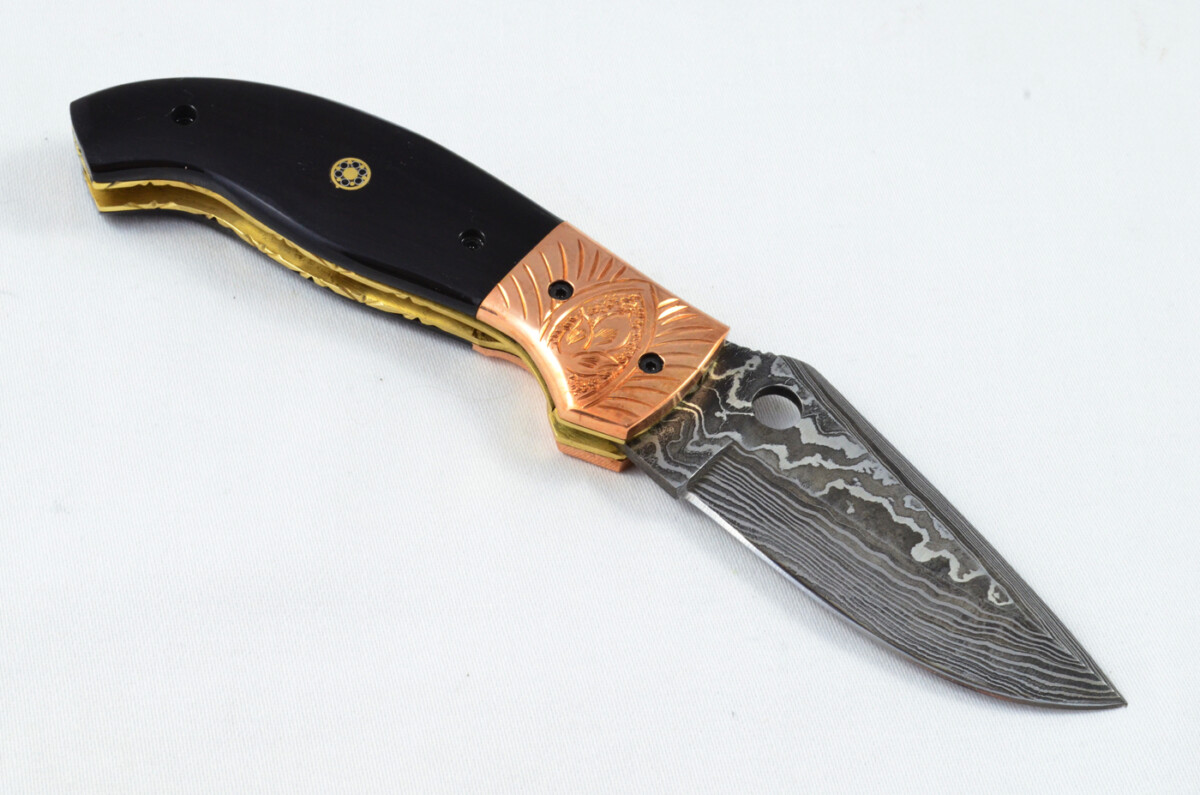 A Beautiful Handmade Damascus Steel Bladed Engraved Buffalo Horn Scaled Pocket Knife - Image 5