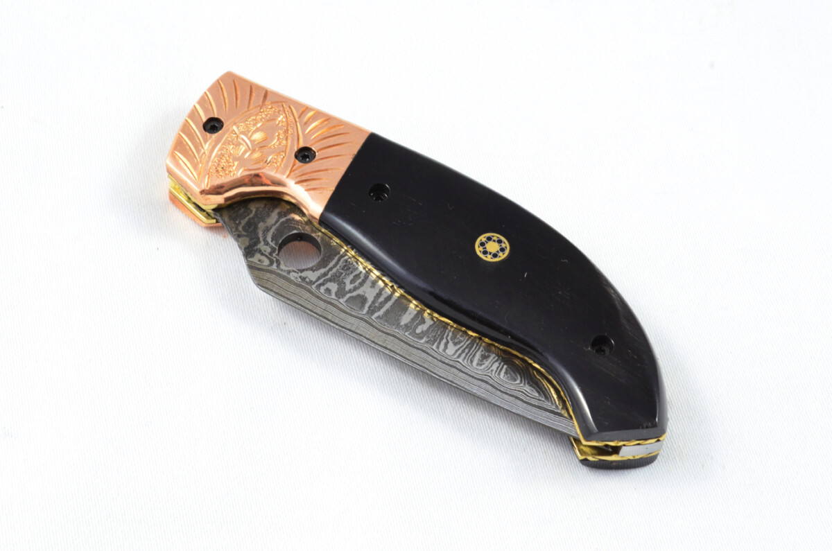 A Beautiful Handmade Damascus Steel Bladed Engraved Buffalo Horn Scaled Pocket Knife - Image 6