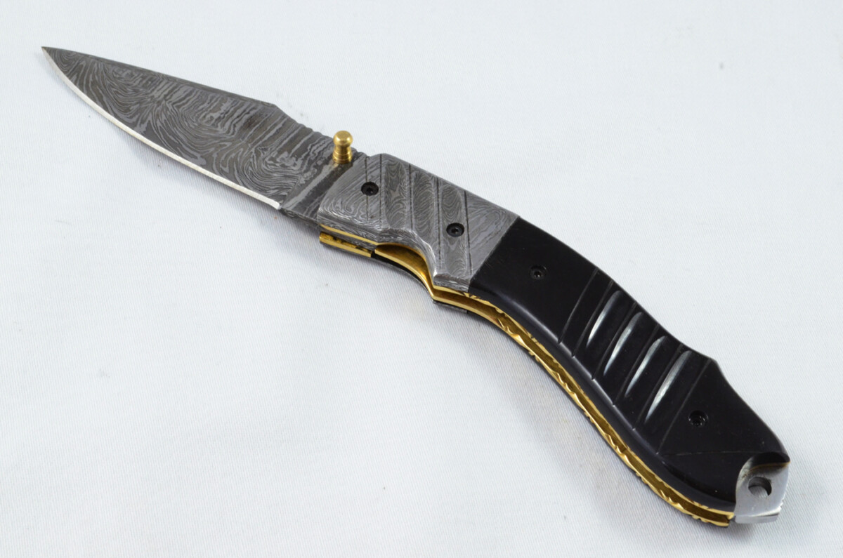 A Beautiful Handmade Damascus Steel Bladed Engraved Buffalo Horn Scaled Pocket Knife - Image 2