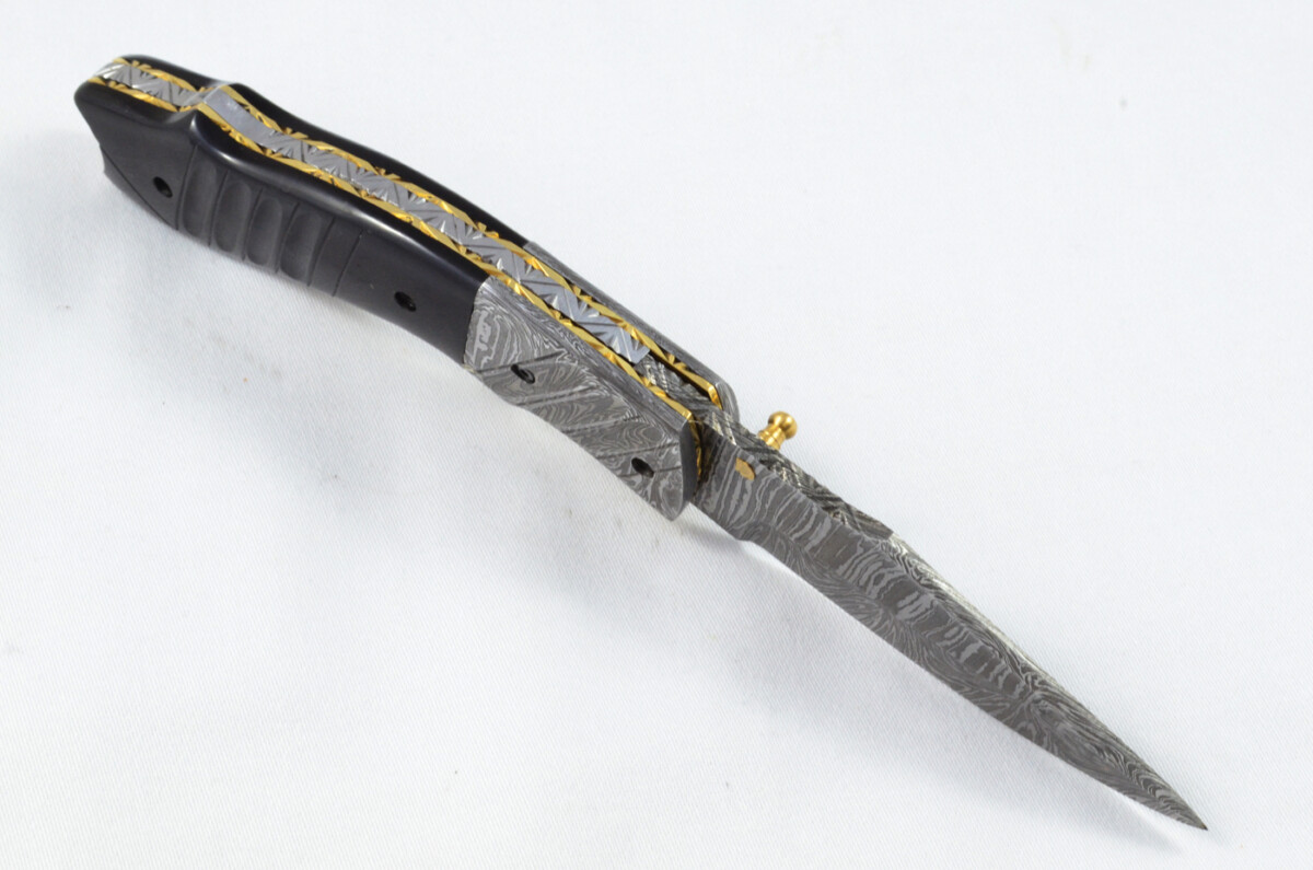 A Beautiful Handmade Damascus Steel Bladed Engraved Buffalo Horn Scaled Pocket Knife - Image 3