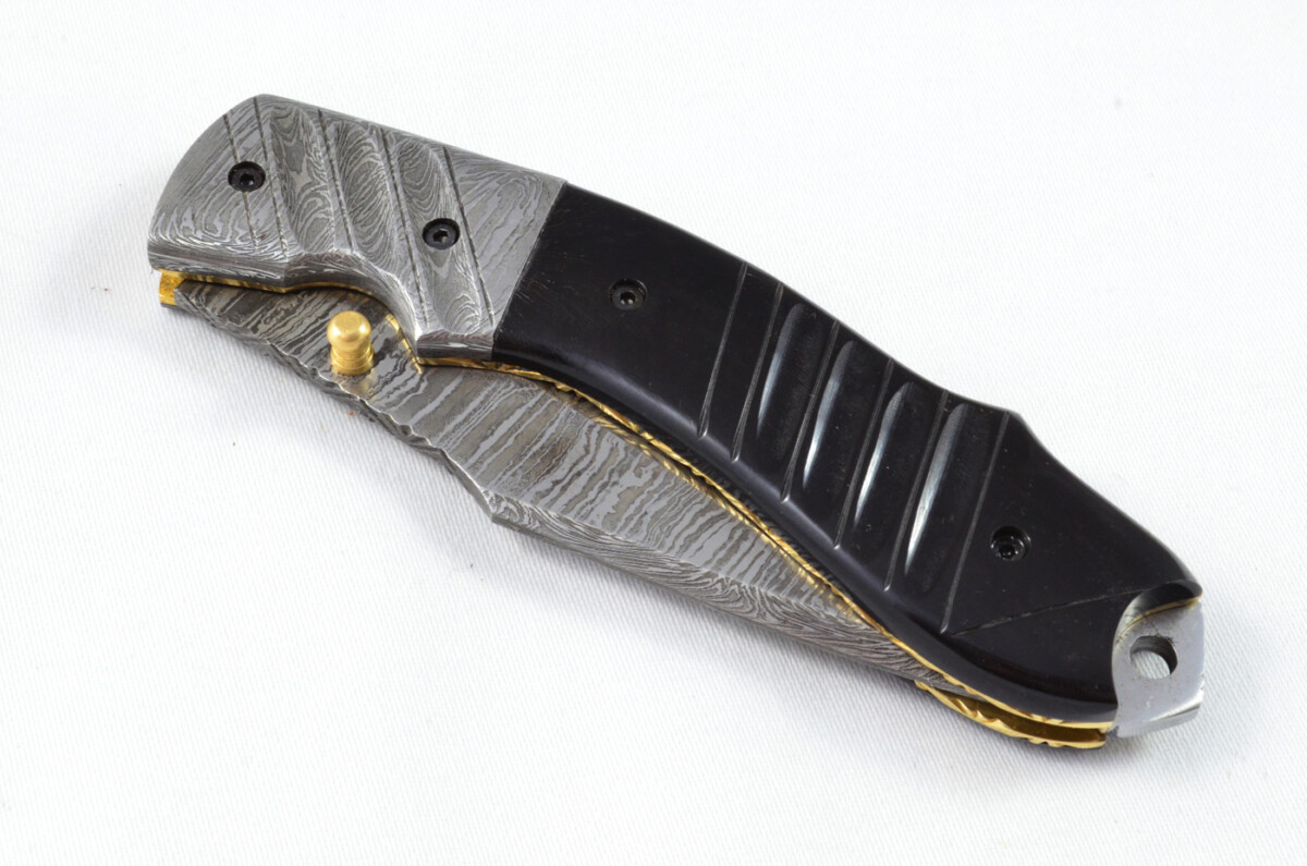 A Beautiful Handmade Damascus Steel Bladed Engraved Buffalo Horn Scaled Pocket Knife - Image 5