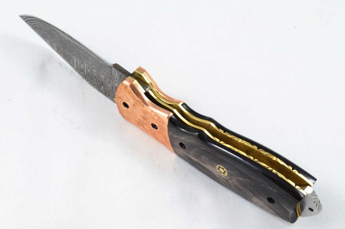 A Beautiful Handmade Damascus Steel Bladed Engraved Buffalo Horn Scaled Pocket Knife - Image 4