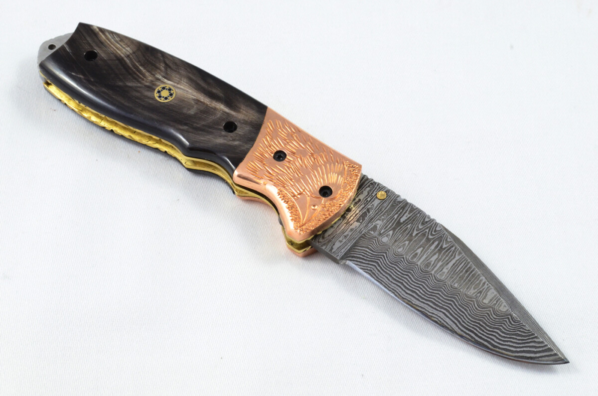 A Beautiful Handmade Damascus Steel Bladed Engraved Buffalo Horn Scaled Pocket Knife - Image 3