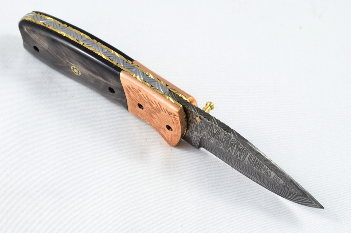 A Beautiful Handmade Damascus Steel Bladed Engraved Buffalo Horn Scaled Pocket Knife - Image 7