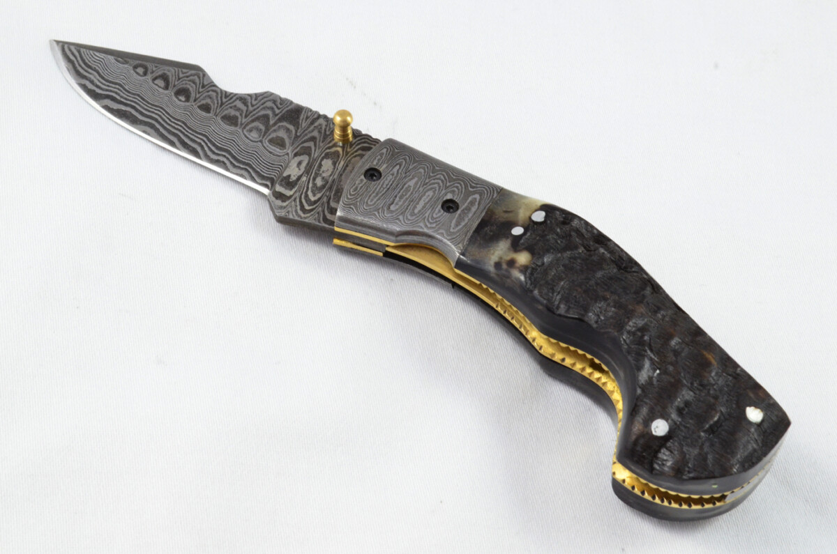 A Beautiful Handmade Damascus Steel Bladed Engraved Rams Horn Scaled Pocket Knife - Image 2