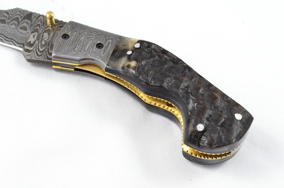 A Beautiful Handmade Damascus Steel Bladed Engraved Rams Horn Scaled Pocket Knife - Image 3
