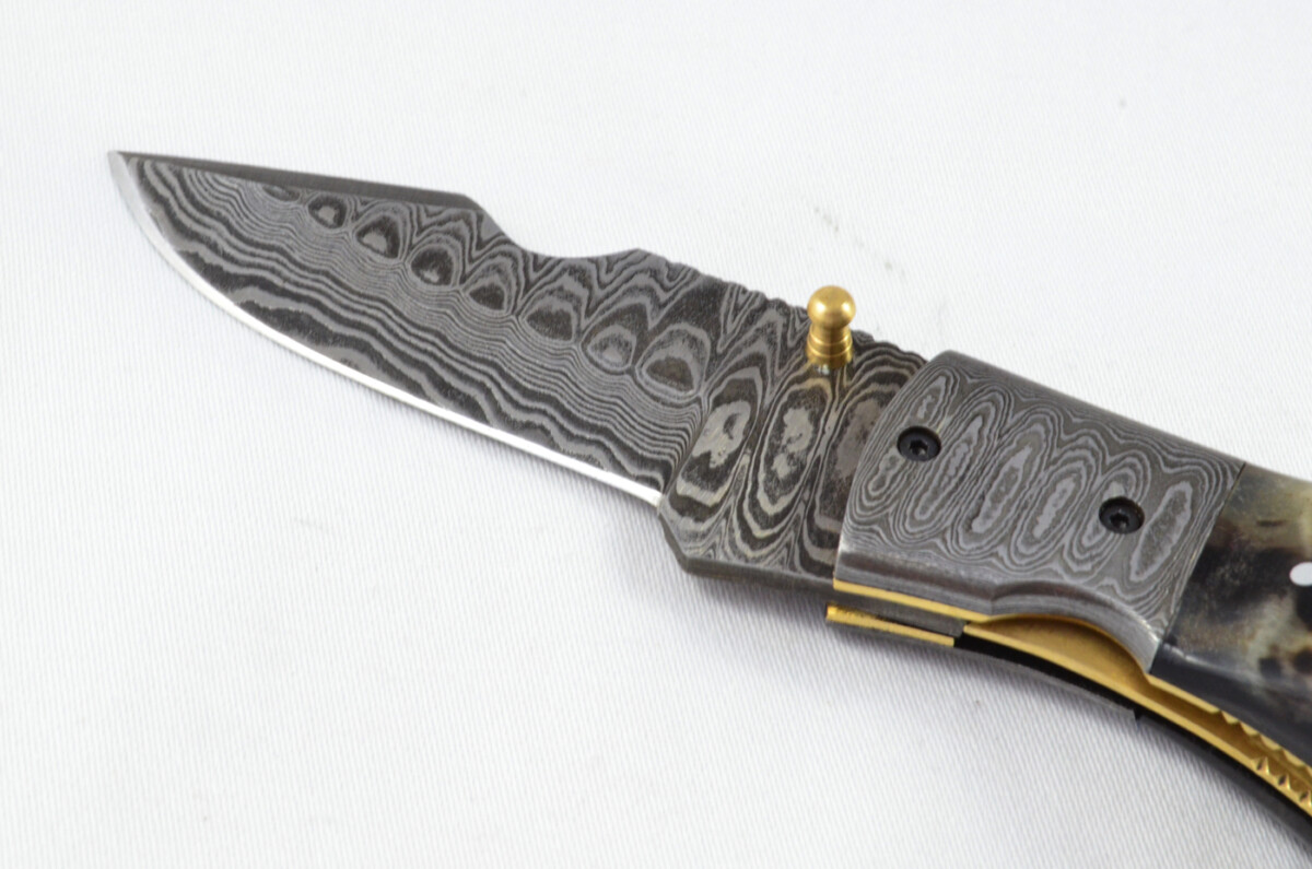 A Beautiful Handmade Damascus Steel Bladed Engraved Rams Horn Scaled Pocket Knife - Image 6