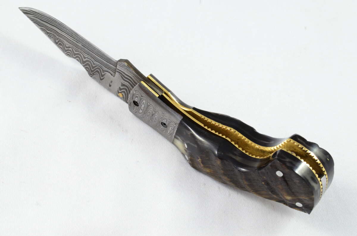A Beautiful Handmade Damascus Steel Bladed Engraved Rams Horn Scaled Pocket Knife - Image 5