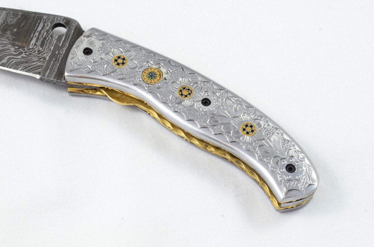 A Beautiful Handmade Damascus Steel Bladed Engraved Aluminium Scaled Pocket Knife - Image 5