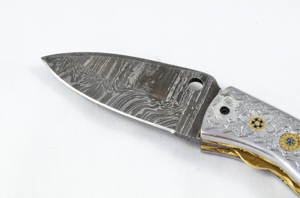 A Beautiful Handmade Damascus Steel Bladed Engraved Aluminium Scaled Pocket Knife - Image 4