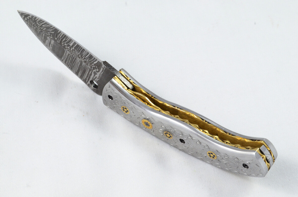 A Beautiful Handmade Damascus Steel Bladed Engraved Aluminium Scaled Pocket Knife - Image 3