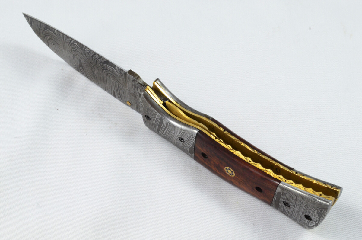 A Beautiful Handmade Damascus Steel Bladed Rosewood Scaled Pocket Knife - Image 7