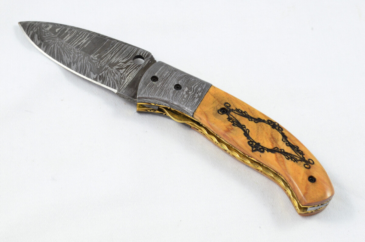 A Beautiful Handmade Damascus Steel Bladed Engraved Olive Wood Scaled Pocket Knife - Image 2