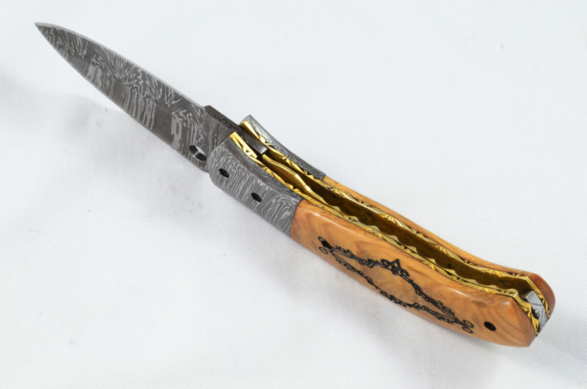 A Beautiful Handmade Damascus Steel Bladed Engraved Olive Wood Scaled Pocket Knife - Image 3