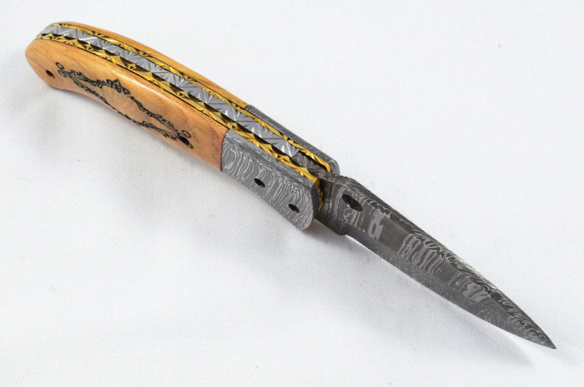 A Beautiful Handmade Damascus Steel Bladed Engraved Olive Wood Scaled Pocket Knife - Image 5