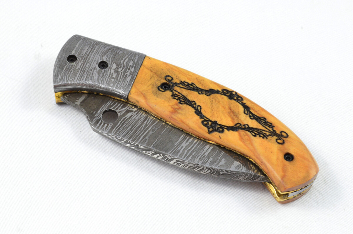 A Beautiful Handmade Damascus Steel Bladed Engraved Olive Wood Scaled Pocket Knife - Image 4