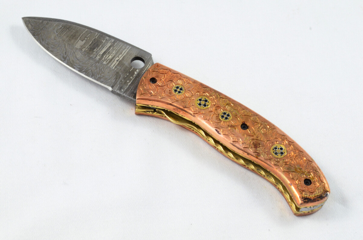 A Beautiful Handmade Damascus Steel Bladed Engraved Bronze Scaled Pocket Knife - Image 2