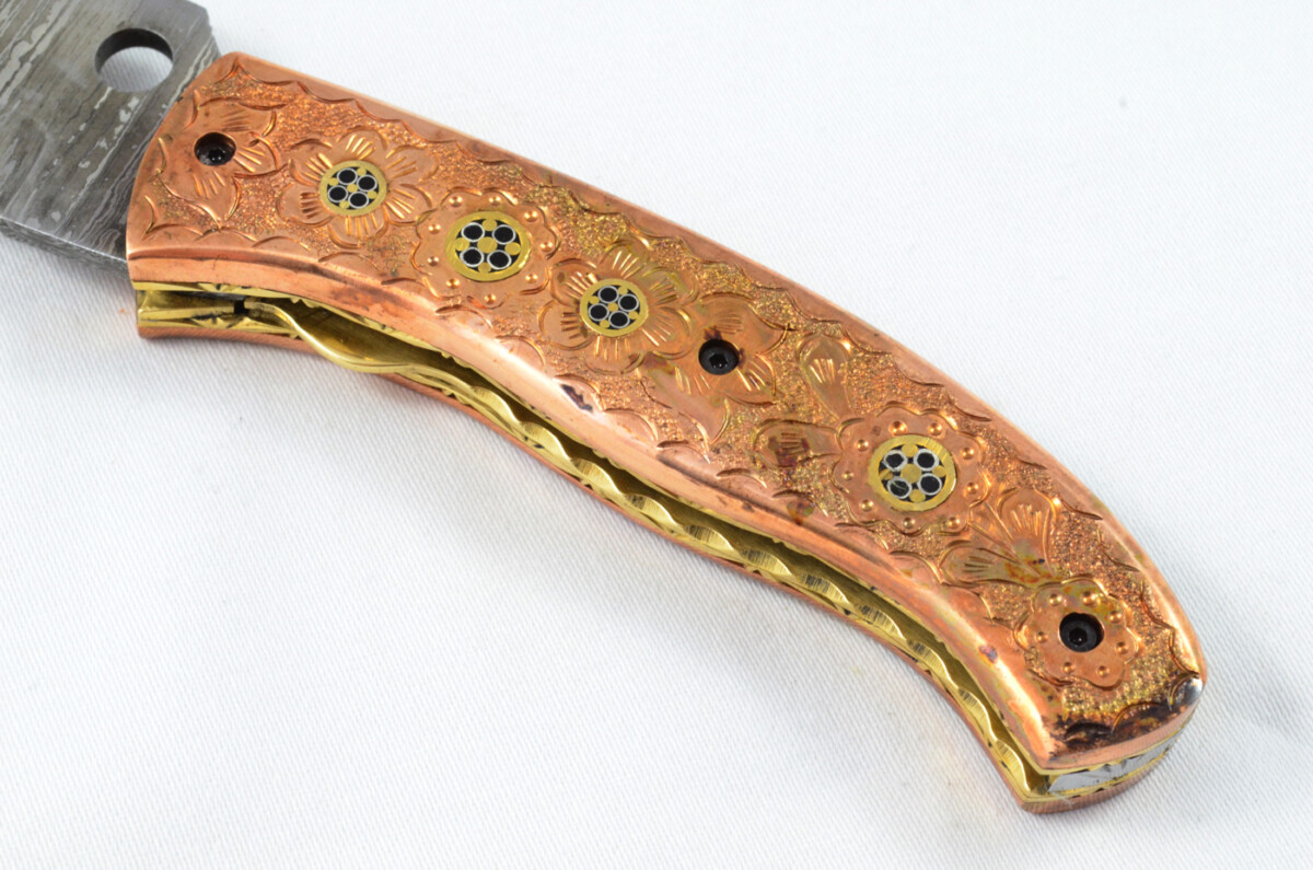 A Beautiful Handmade Damascus Steel Bladed Engraved Bronze Scaled Pocket Knife - Image 3