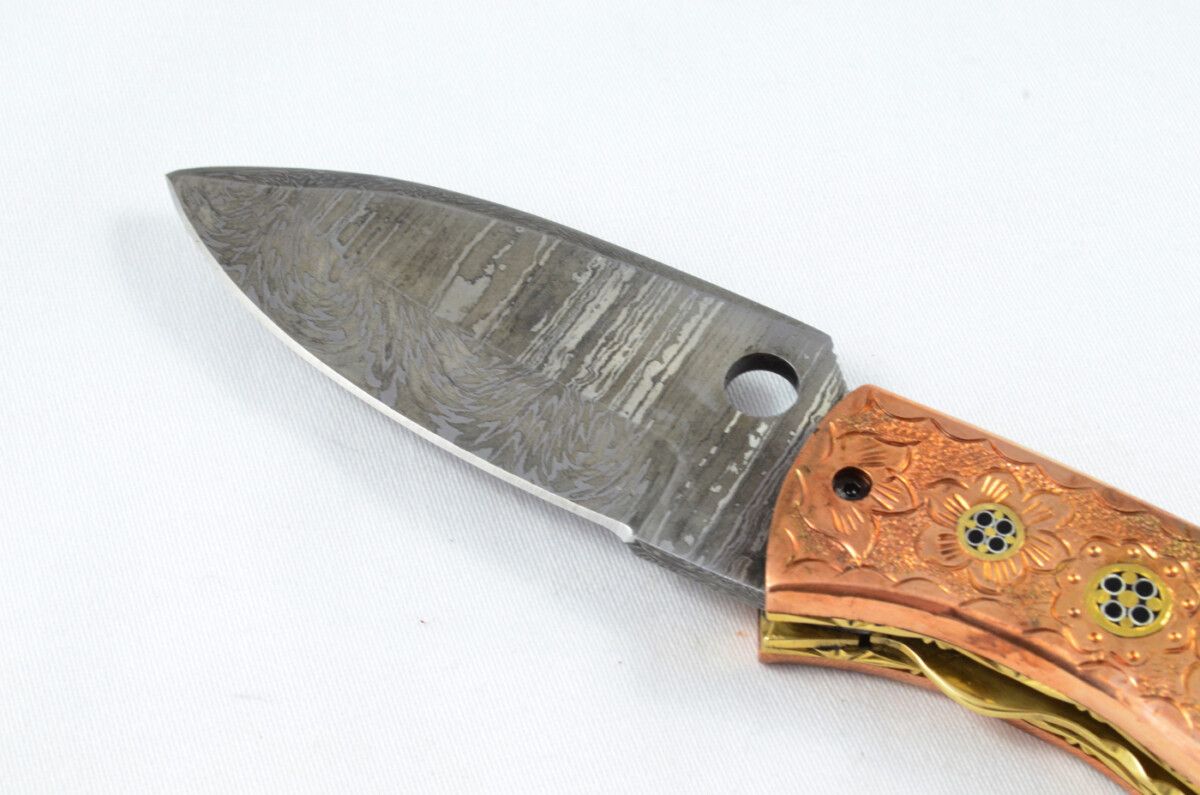 A Beautiful Handmade Damascus Steel Bladed Engraved Bronze Scaled Pocket Knife - Image 4