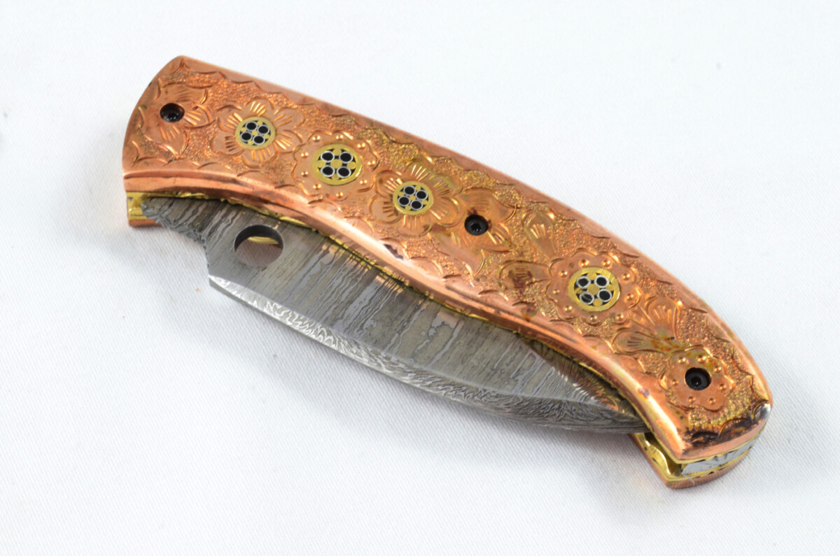 A Beautiful Handmade Damascus Steel Bladed Engraved Bronze Scaled Pocket Knife - Image 6
