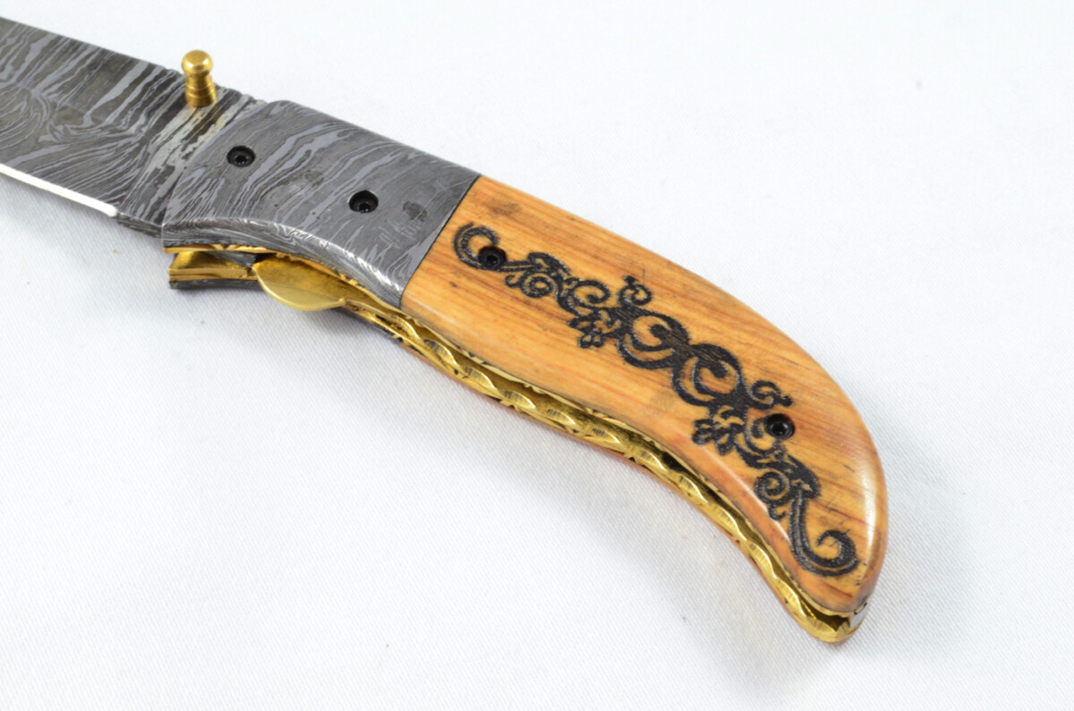 A Beautiful Handmade Damascus Steel Bladed Engraved Olive Wood Scaled Pocket Knife - Image 3