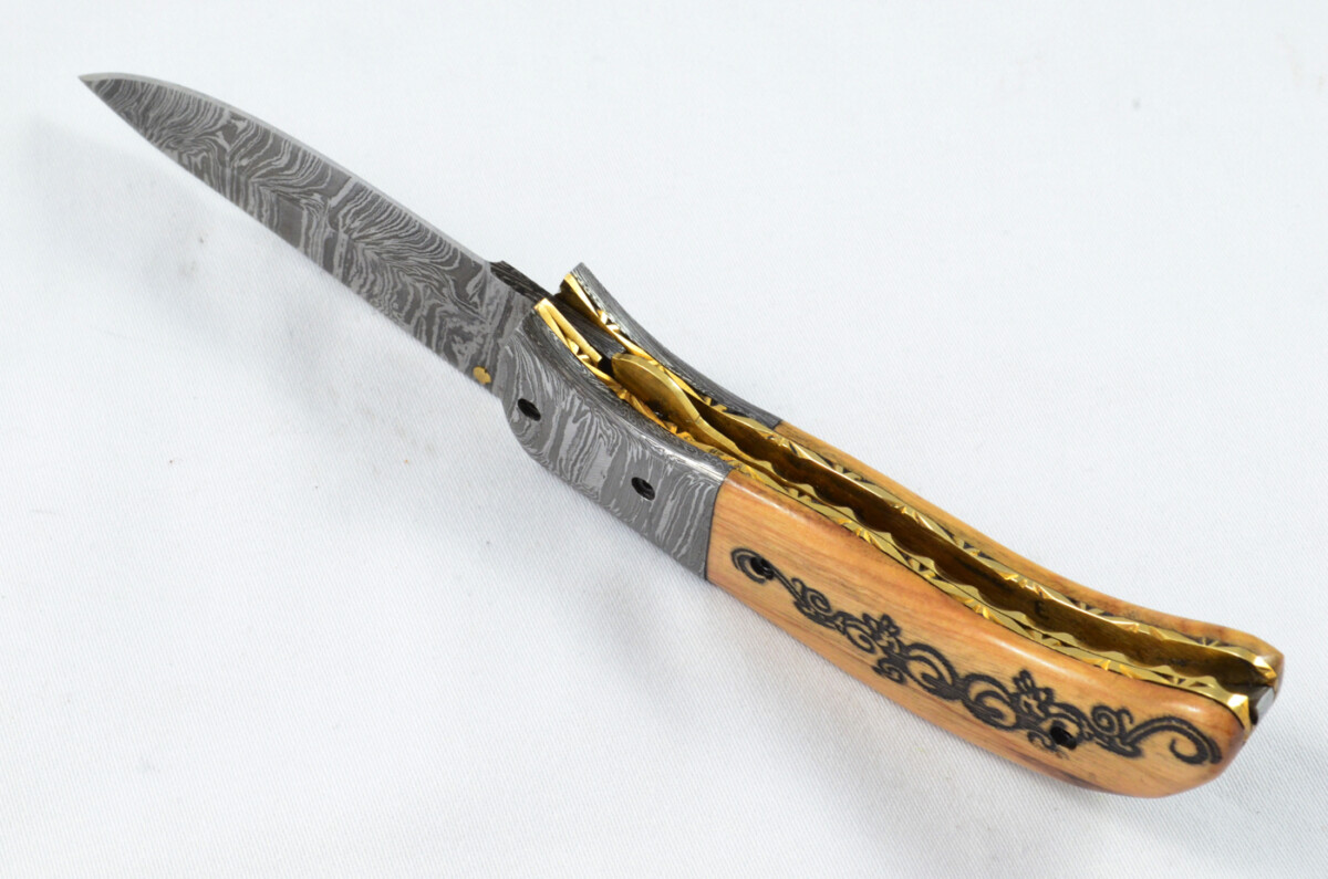 A Beautiful Handmade Damascus Steel Bladed Engraved Olive Wood Scaled Pocket Knife - Image 2