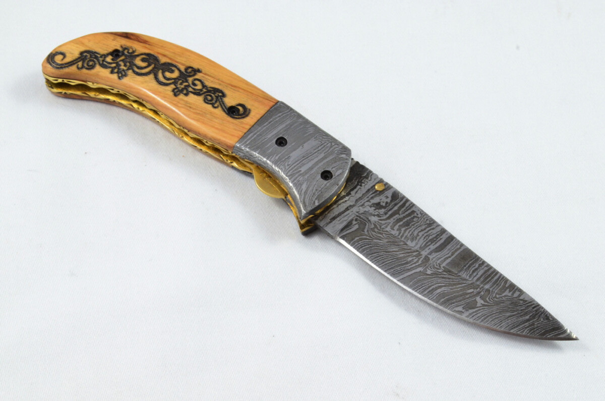 A Beautiful Handmade Damascus Steel Bladed Engraved Olive Wood Scaled Pocket Knife - Image 6