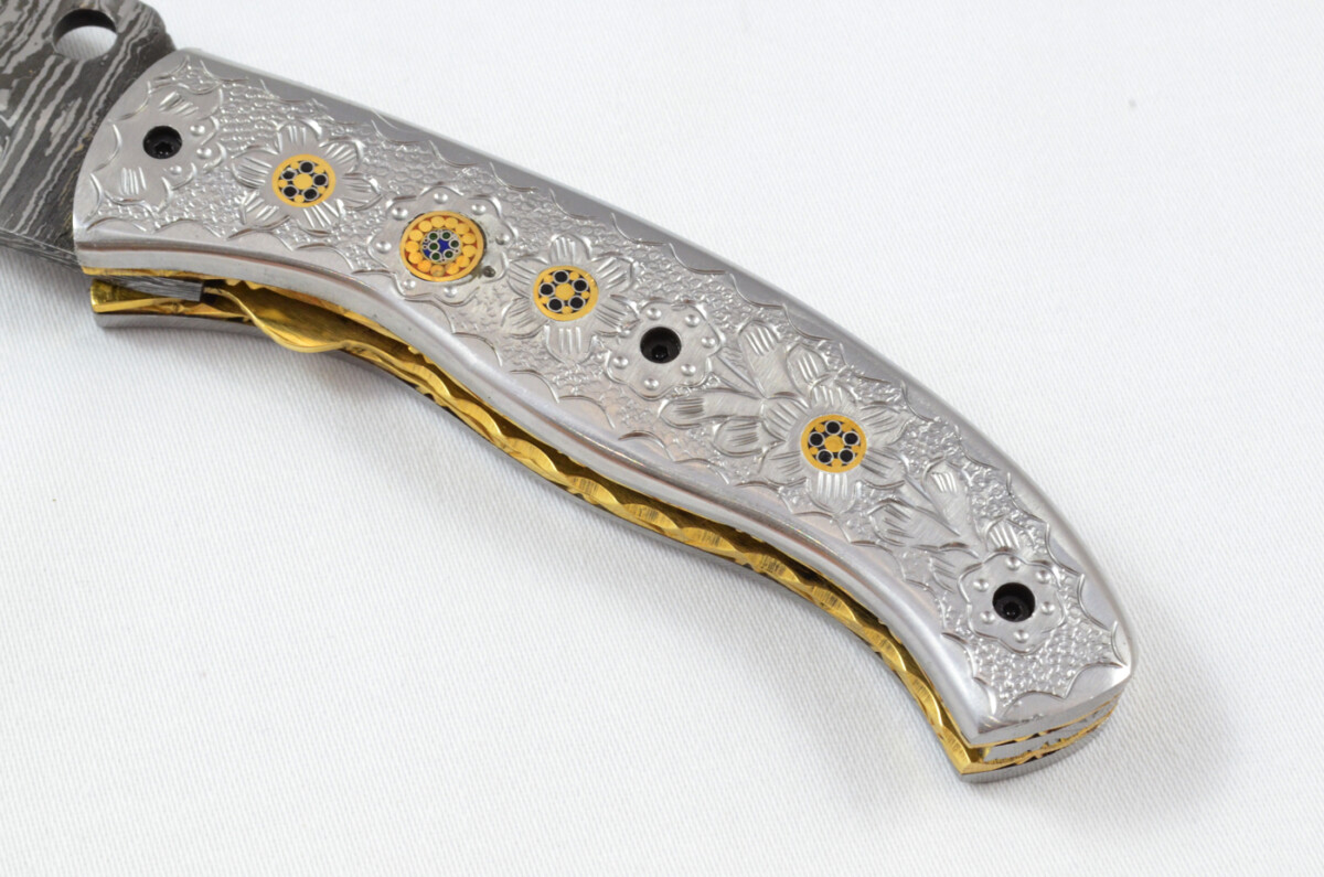 A Beautiful Handmade Damascus Steel Bladed Engraved Aluminium Scaled Pocket Knife - Image 3