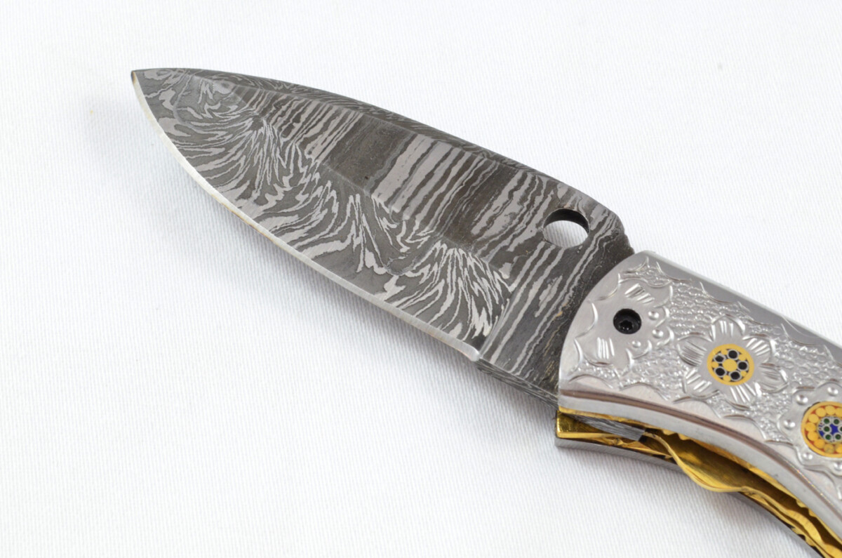 A Beautiful Handmade Damascus Steel Bladed Engraved Aluminium Scaled Pocket Knife - Image 2
