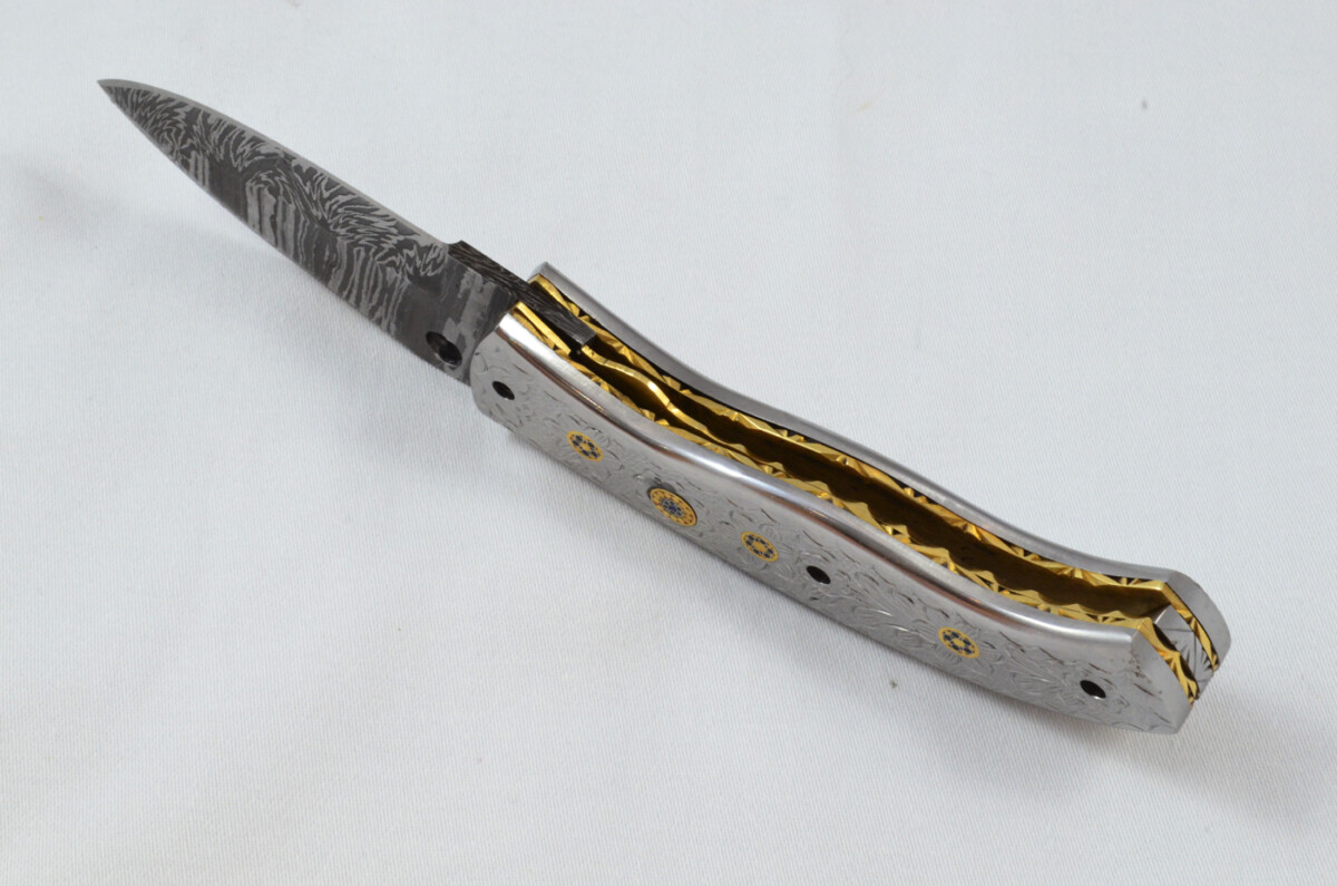 A Beautiful Handmade Damascus Steel Bladed Engraved Aluminium Scaled Pocket Knife - Image 8