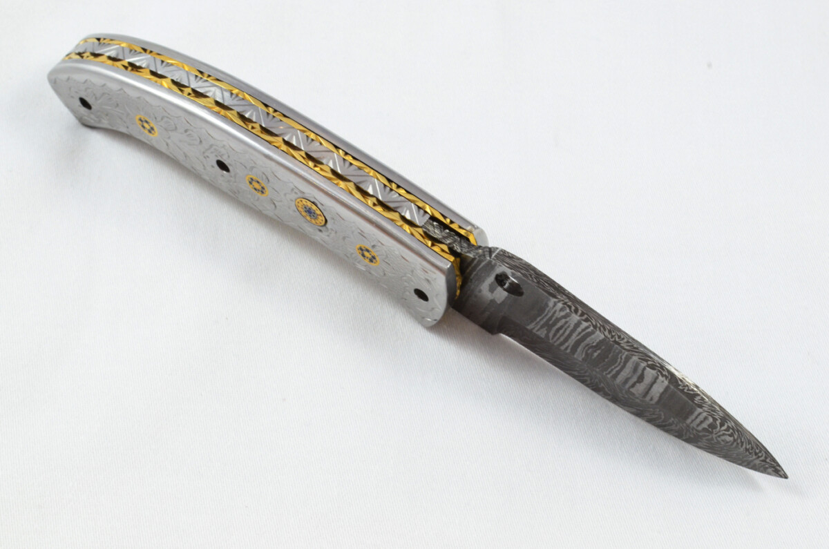 A Beautiful Handmade Damascus Steel Bladed Engraved Aluminium Scaled Pocket Knife - Image 6