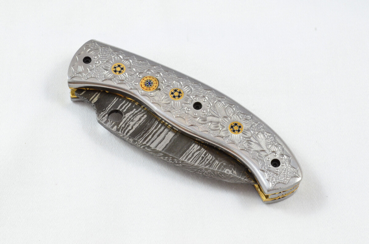 A Beautiful Handmade Damascus Steel Bladed Engraved Aluminium Scaled Pocket Knife - Image 5
