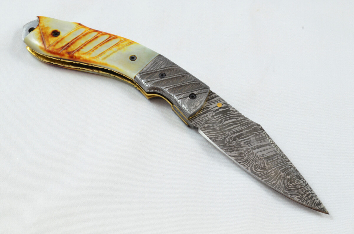 A Beautiful Handmade Damascus Steel Bladed Camel Bone Scaled Pocket Knife - Image 6