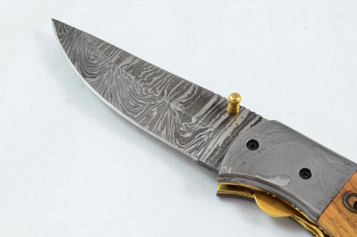 A Beautiful Handmade Damascus Steel Bladed Engraved Olive Wood Scaled Pocket Knife - Image 4